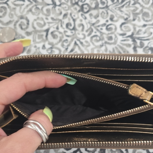 Prada Gold Metallic Wallet Sleek Design With Card Authentic - Picture 10 of 11